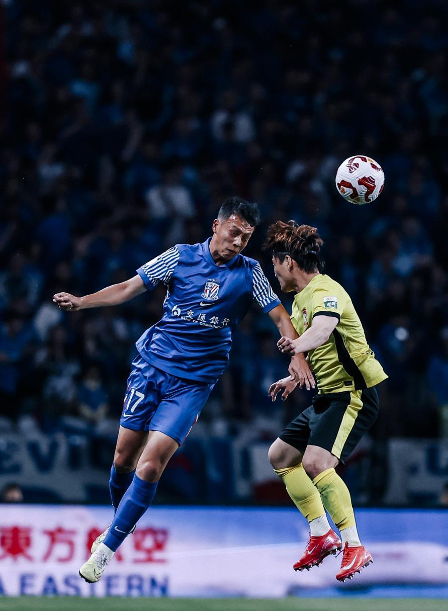 包含今夜费耶诺德豪取连胜孟菲斯灰熊迎来里程碑备战中超，网友：上海申花更衣室发声备战CBA常规赛的词条