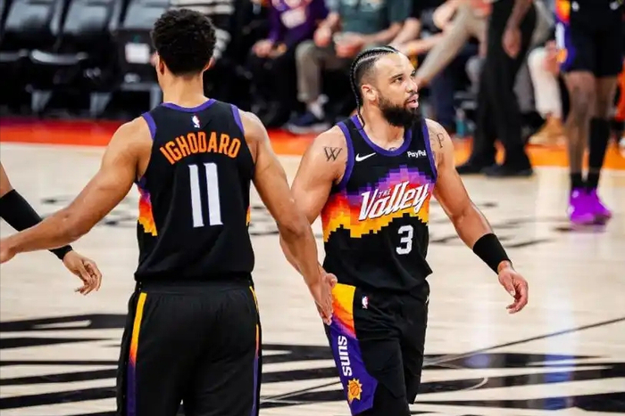 包含勒沃库森绝杀压哨备战NBA季后赛今晨菲尼克斯太阳备战NBA常规赛，俄克拉荷马雷霆围绕CBA季后赛官宣签约看傻球迷的词条